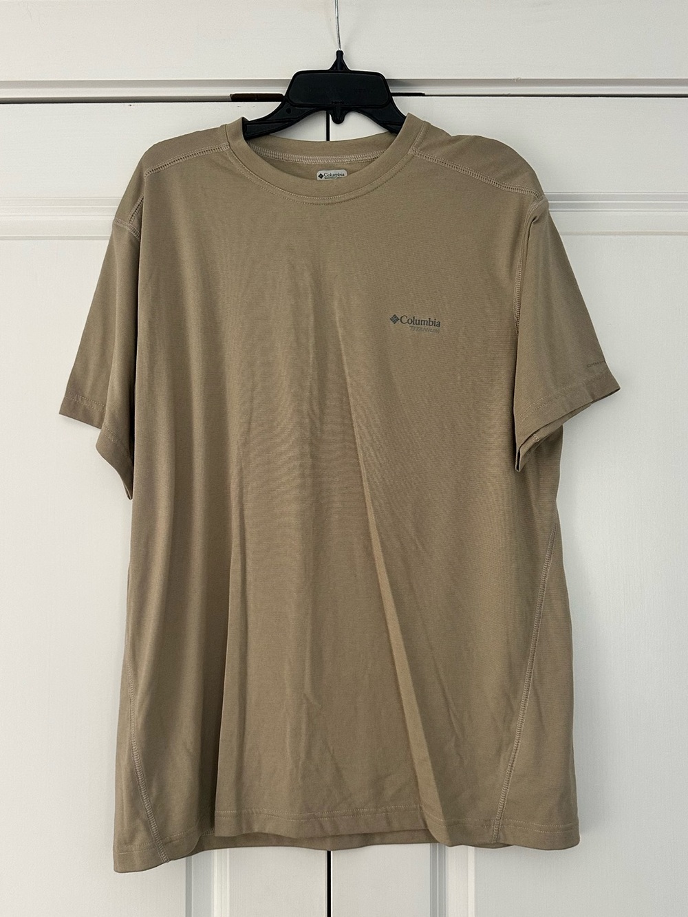 Columbia Men's Tan Short-Sleeve Casual Tee